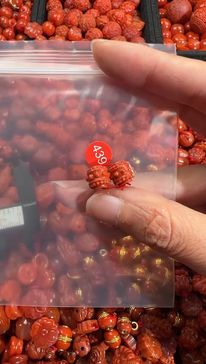 南红玛瑙未镶嵌颈饰1