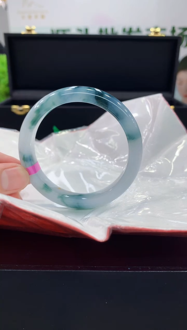 翡翠手镯未镶嵌手镯