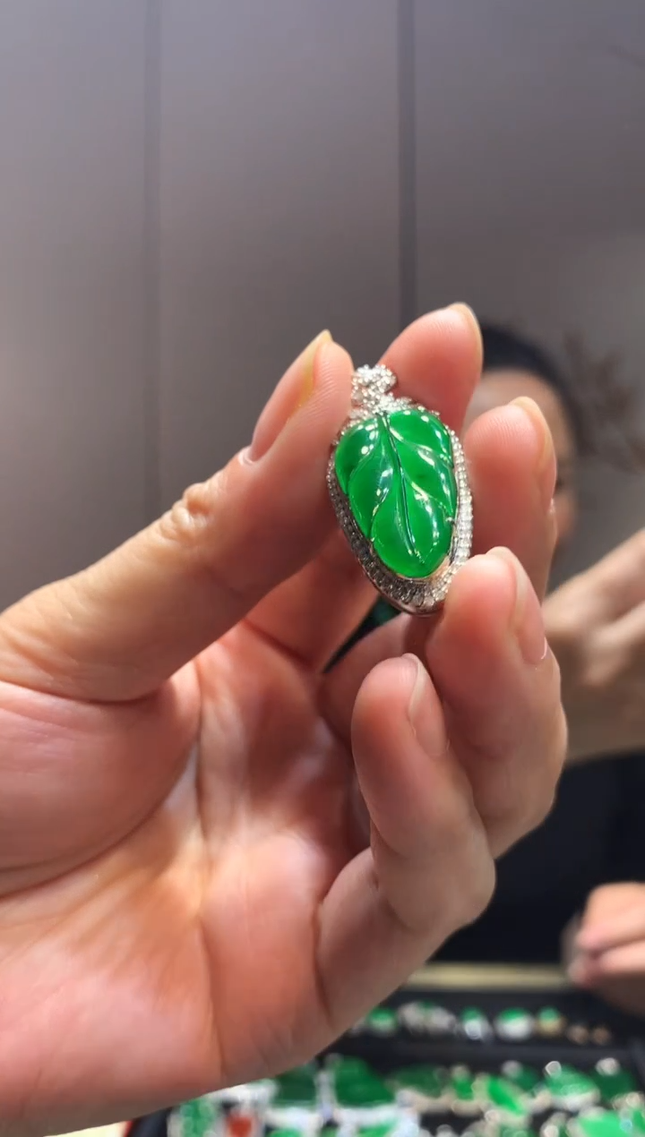 【闪购商品】翡翠吊坠(不含链)18K金镶嵌叶子 