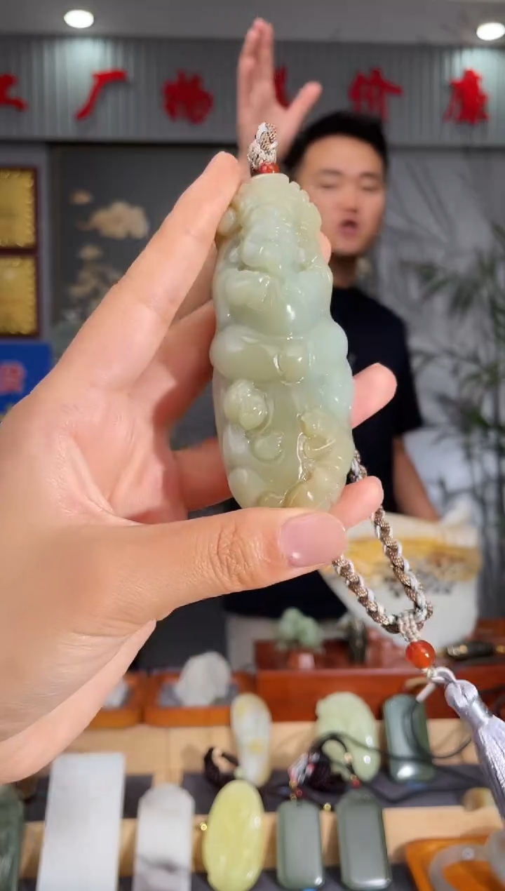 和田玉未镶嵌颈饰1