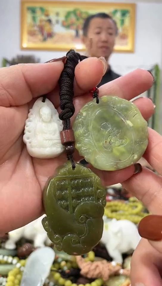 未镶嵌岫玉挂件 