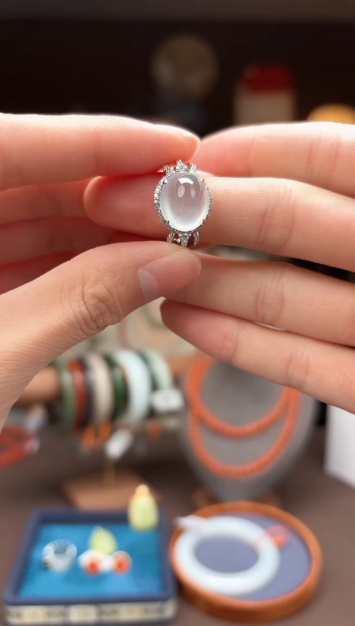 【闪购商品】翡翠颈饰18K金镶嵌F3【翡翠蛋面戒指】