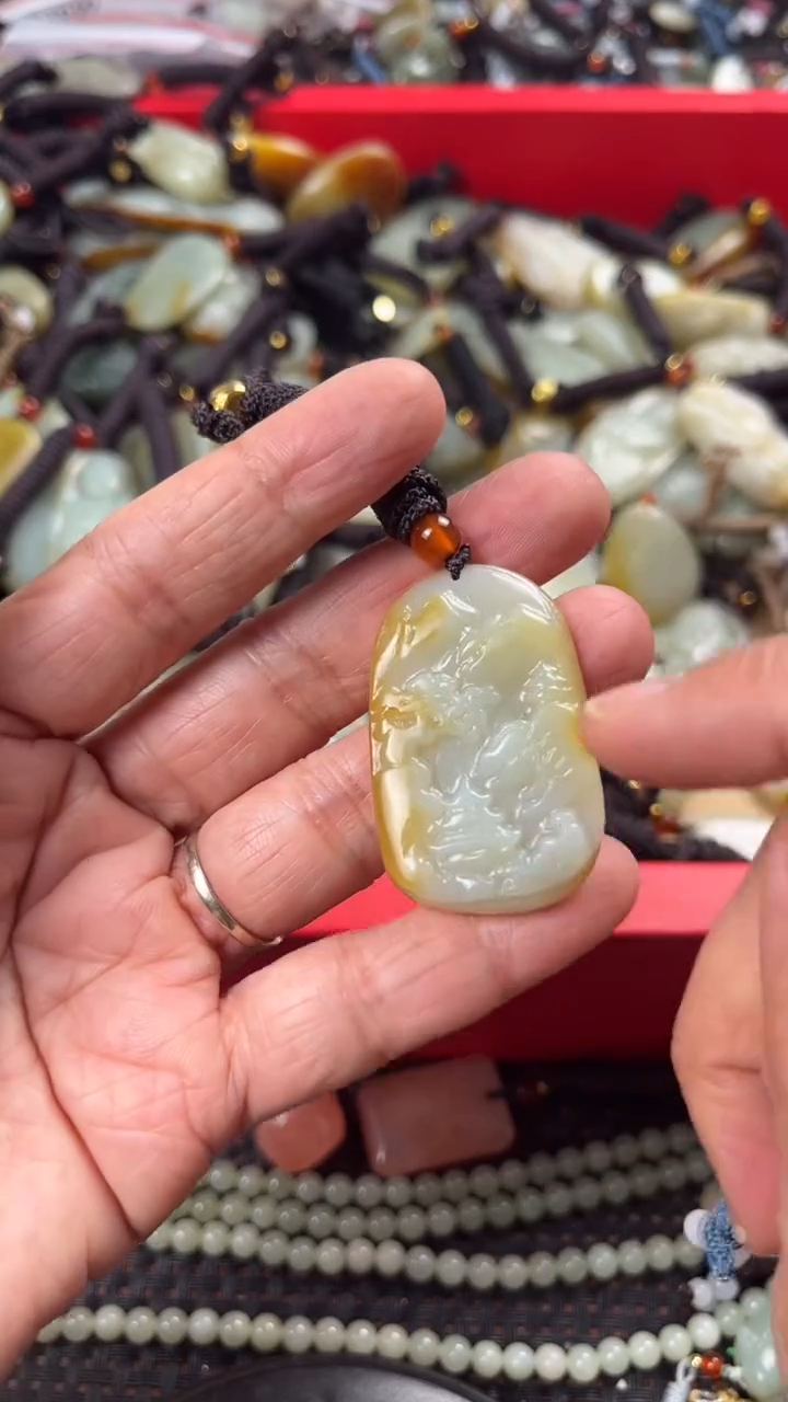 【闪购商品】和田玉颈饰未镶嵌多样性发货没有证书拍一发一有瑕