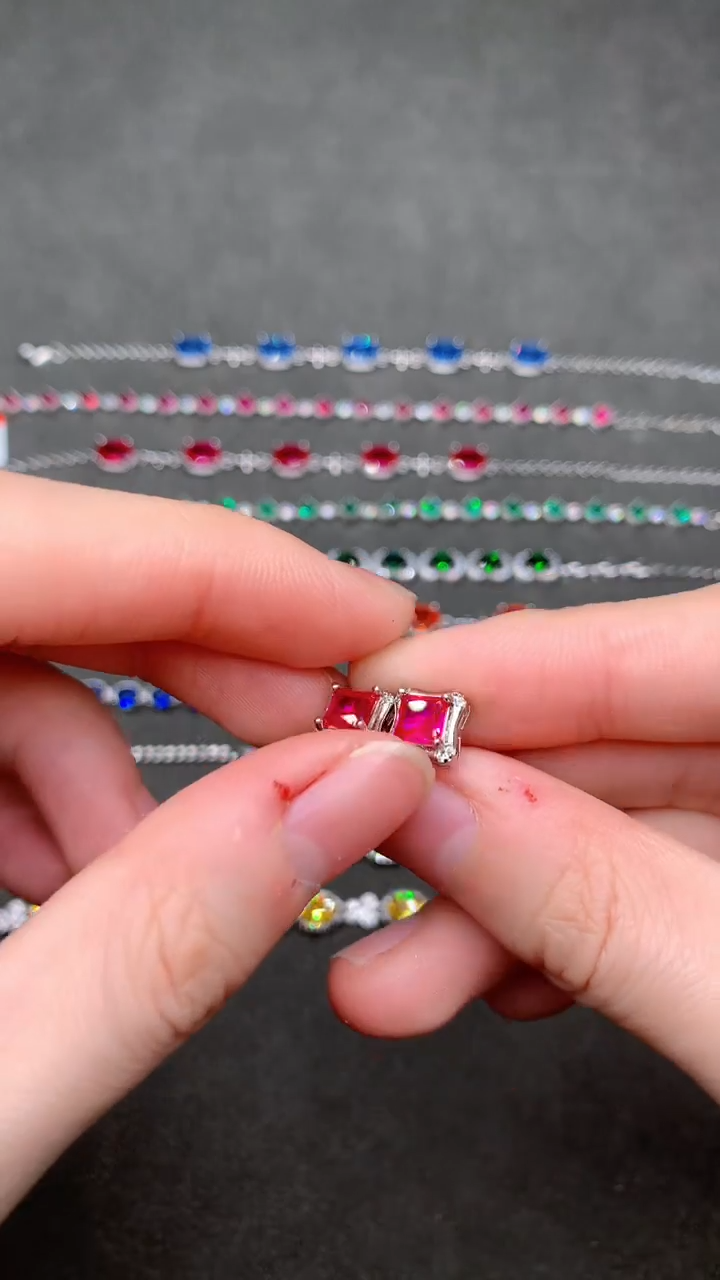 【闪购商品】红宝石耳饰银S925镶嵌......