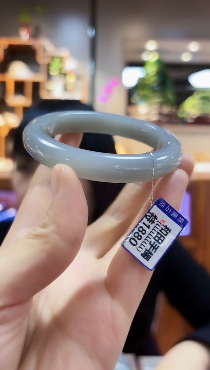 【闪购商品】和田玉57未镶嵌手镯微瑕