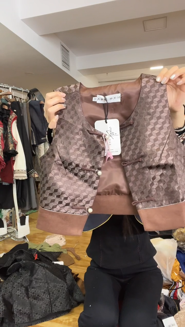 马甲 M  105斤以里