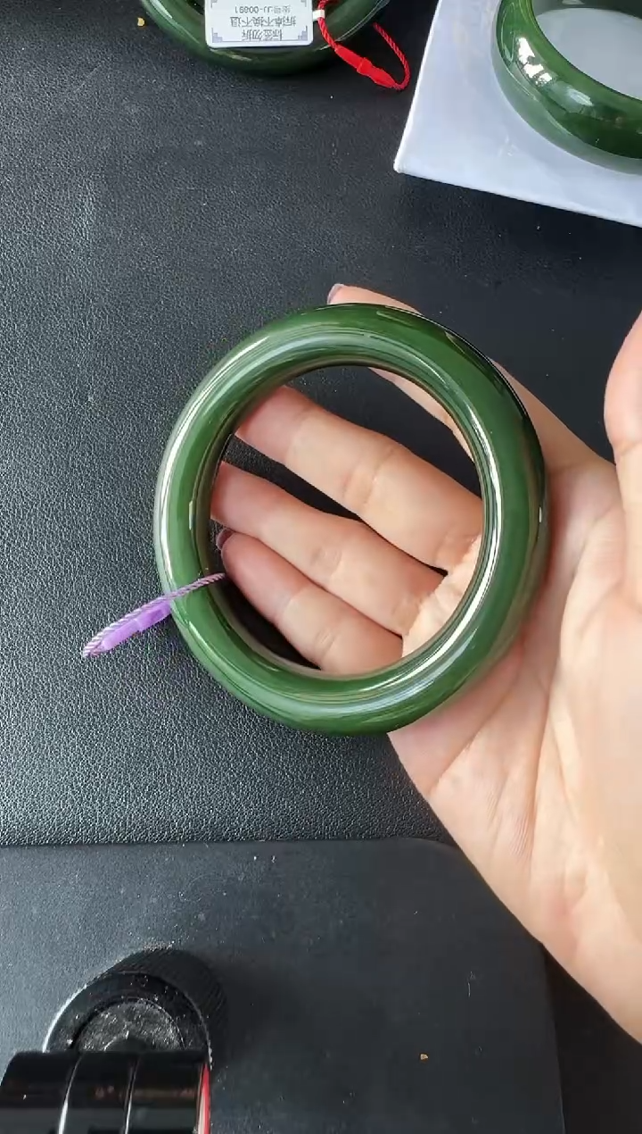 吊坠(不含链)未镶嵌和田玉（碧玉）手镯约59*12*12MM胖圆条