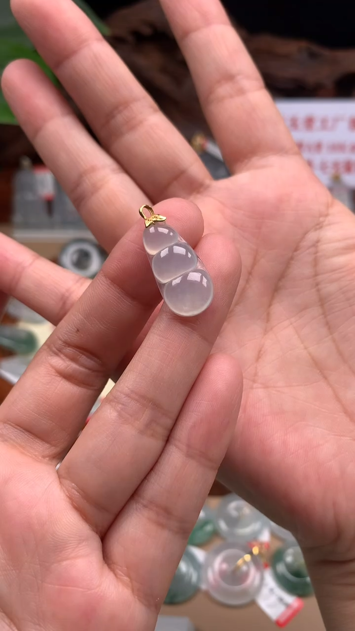 【闪购商品】翡翠吊坠(不含链)18K金镶嵌豆子