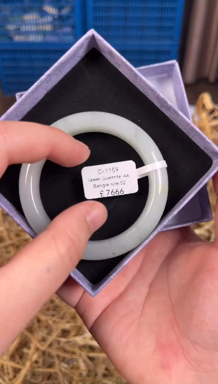未镶嵌手镯石英质玉编码C1159