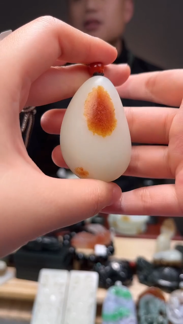 颈饰未镶嵌和田玉吊坠