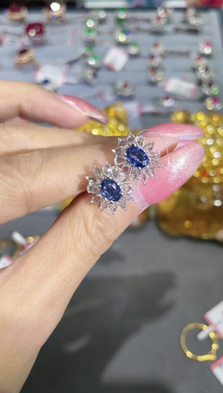 蓝宝石耳饰18K金镶嵌耳饰