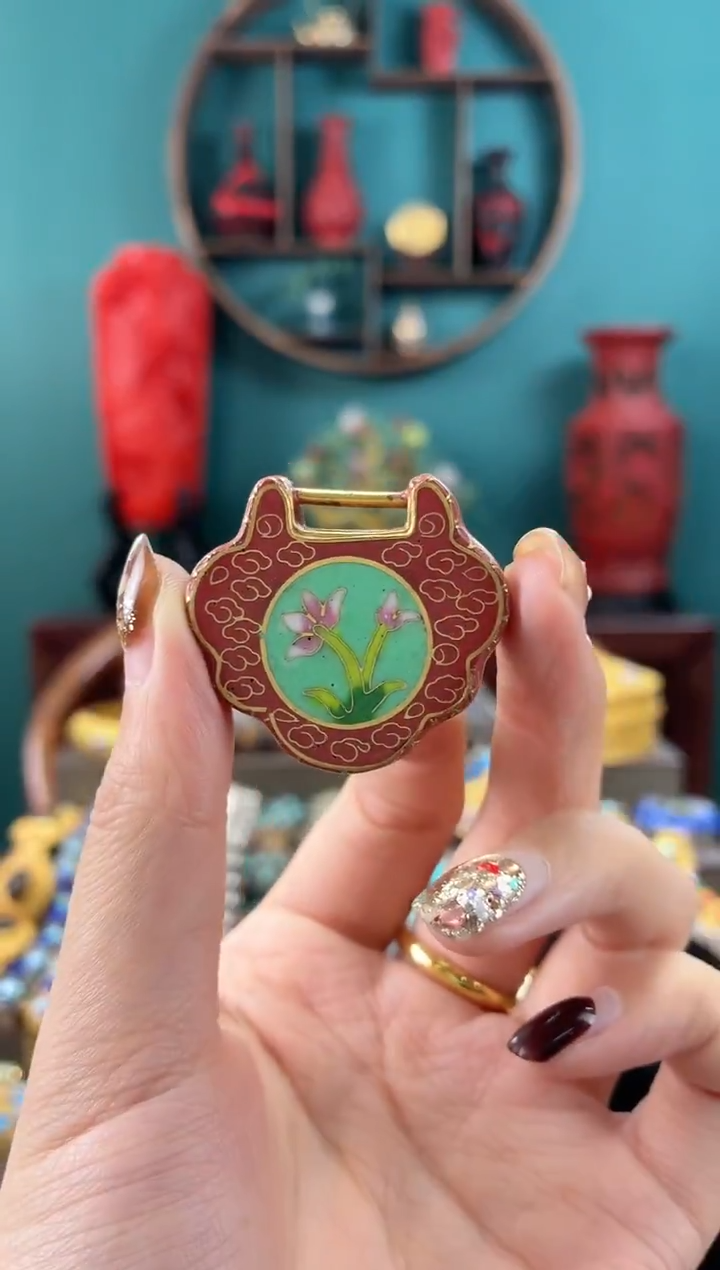  非遗手工景泰蓝吊坠如意锁红色