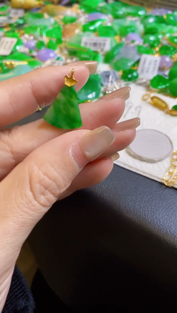 【闪购商品】定制翡翠18K金镶嵌吊坠