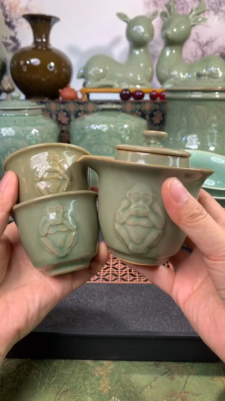 耀州窑微瑕青瓷三省手抓壶200CC带两杯一组