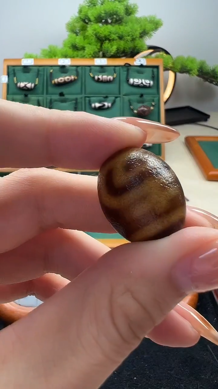 玛瑙/玉髓（覆膜）颈饰未镶嵌曦****亿40（微瑕）