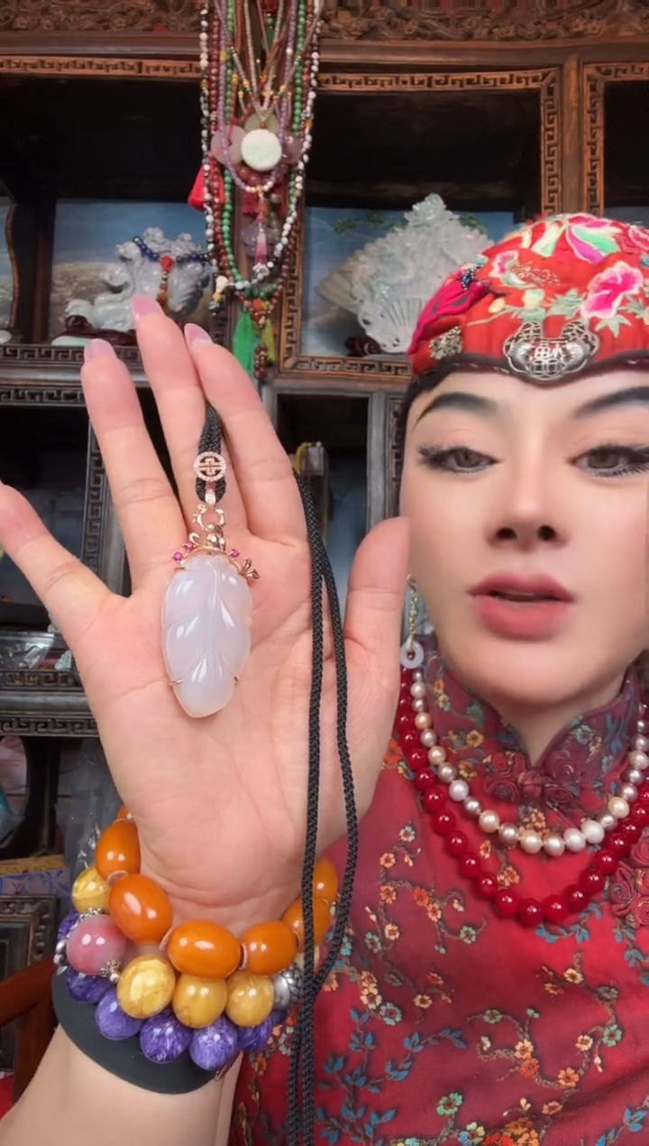 【闪购商品】玛瑙/玉髓颈饰银S925镶嵌一叶子玉髓吊坠