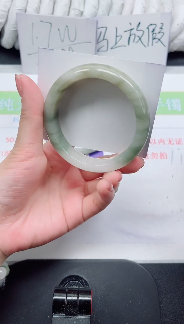 【闪购商品】石英质玉手镯未镶嵌197#56.1