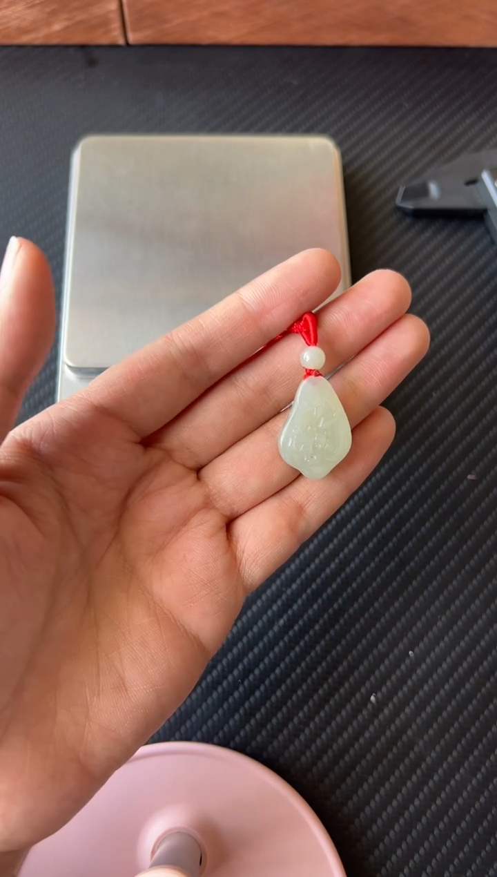 【闪购商品】和田玉吊坠(赠链)未镶嵌且末微色差近矿