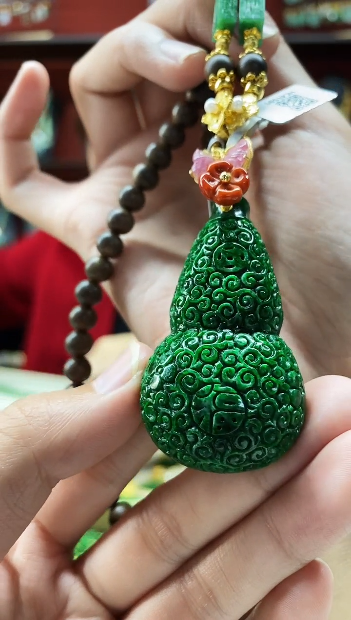 颈饰未镶嵌翡翠吊坠