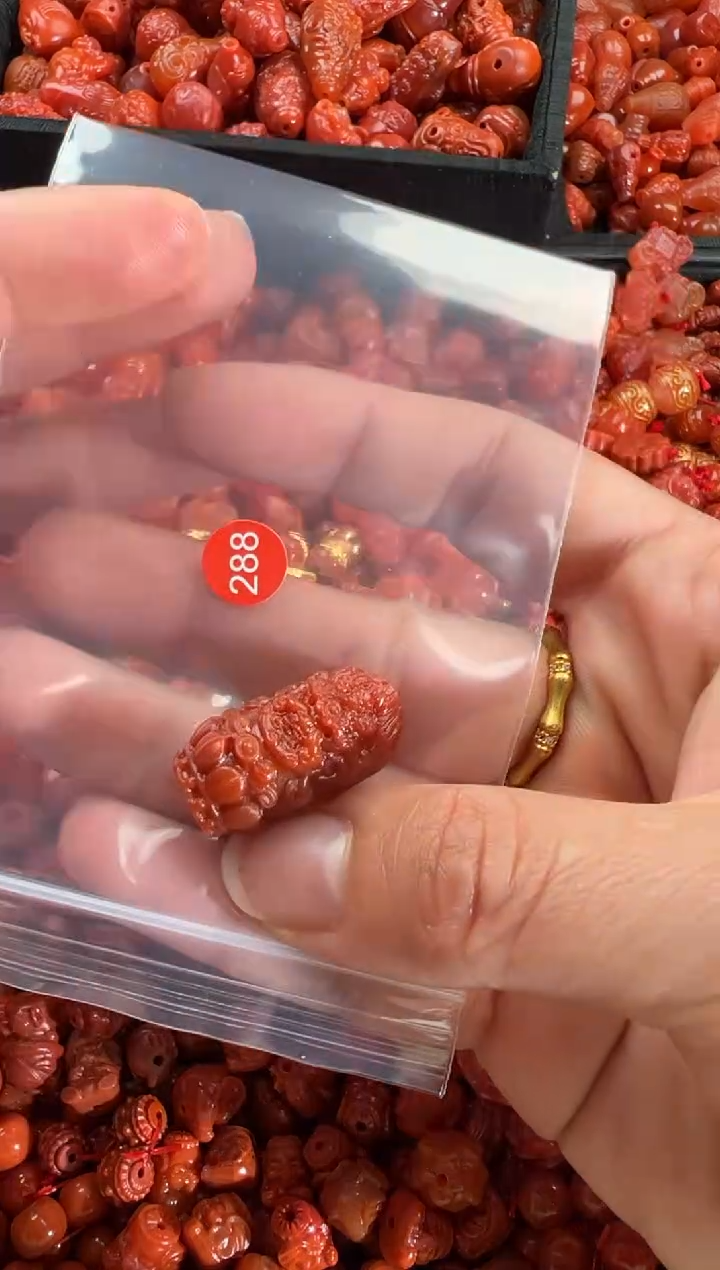 【闪购商品】南红玛瑙颈饰未镶嵌1