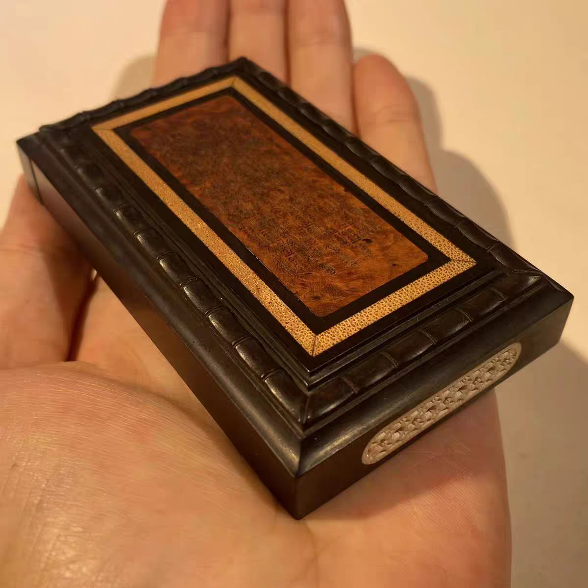 海派张圣林工本制作纯天然黑檀木竹节边嵌阴木刻百福图黄蛉盒虫具