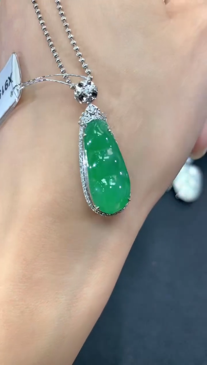 【闪购商品】翡翠吊坠(不含链)18K金镶嵌q12