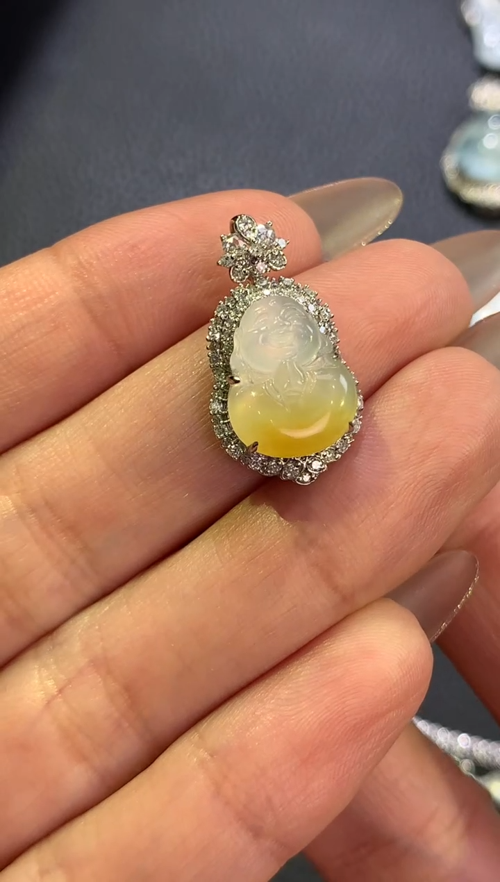 【闪购商品】翡翠颈饰18K金镶嵌黄翡抱抱佛