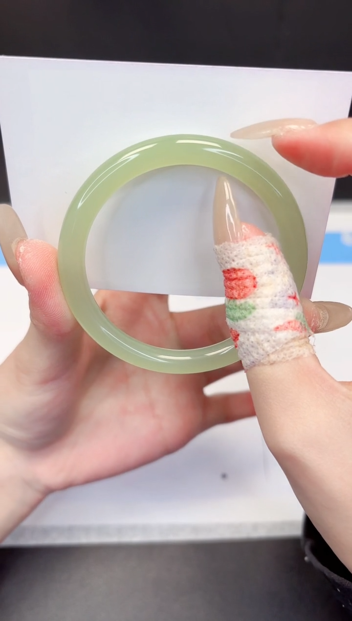 【闪购商品】石英质玉手镯未镶嵌105-55.6