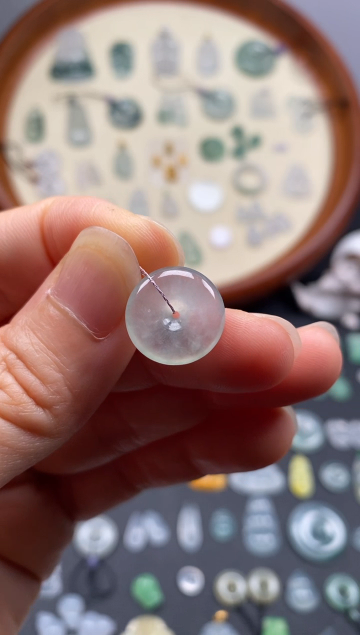 翡翠未镶嵌颈饰冰扣子/芬