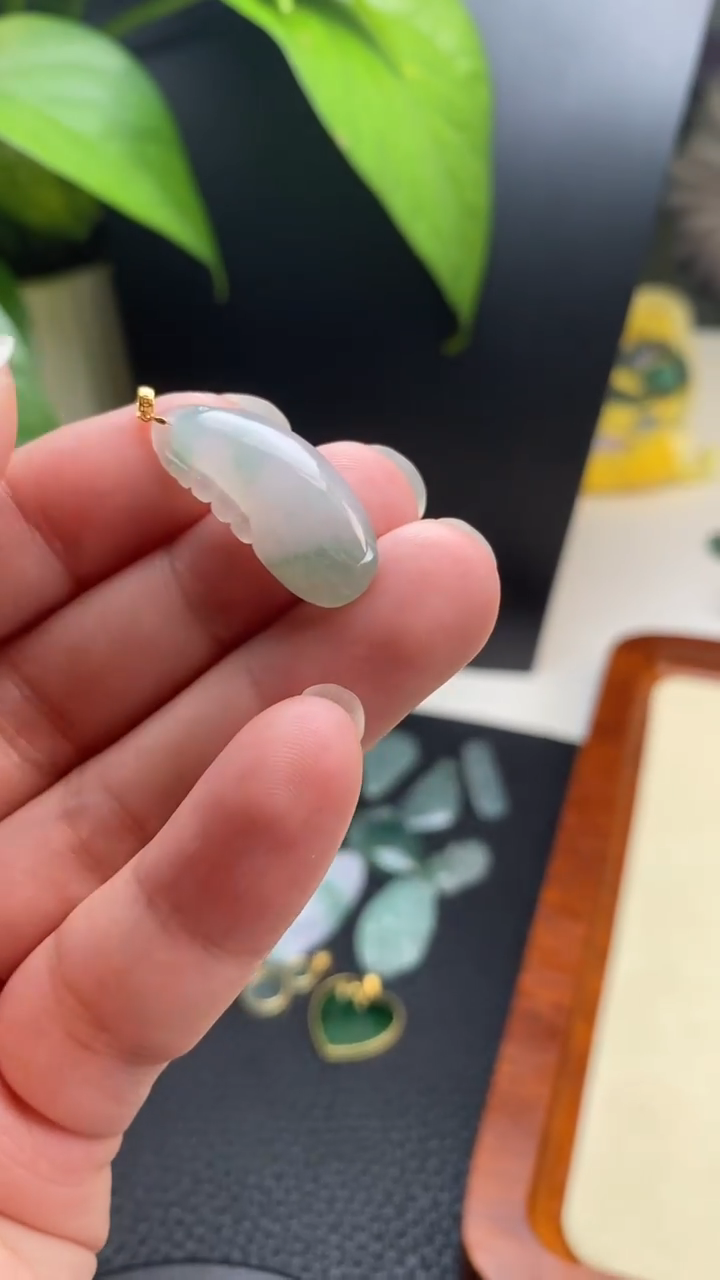 【闪购商品】翡翠颈饰18K金镶嵌翡翠A货