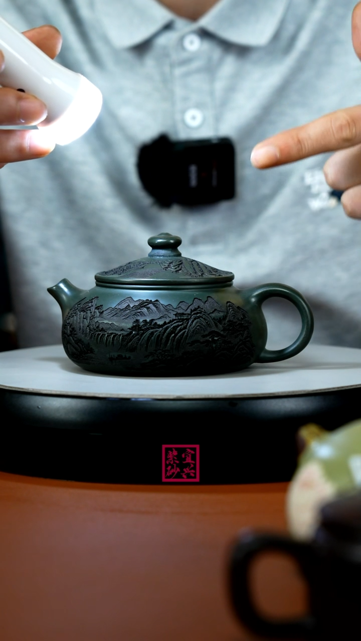 茶壶紫砂某国绿泥刻绘寒江240CC