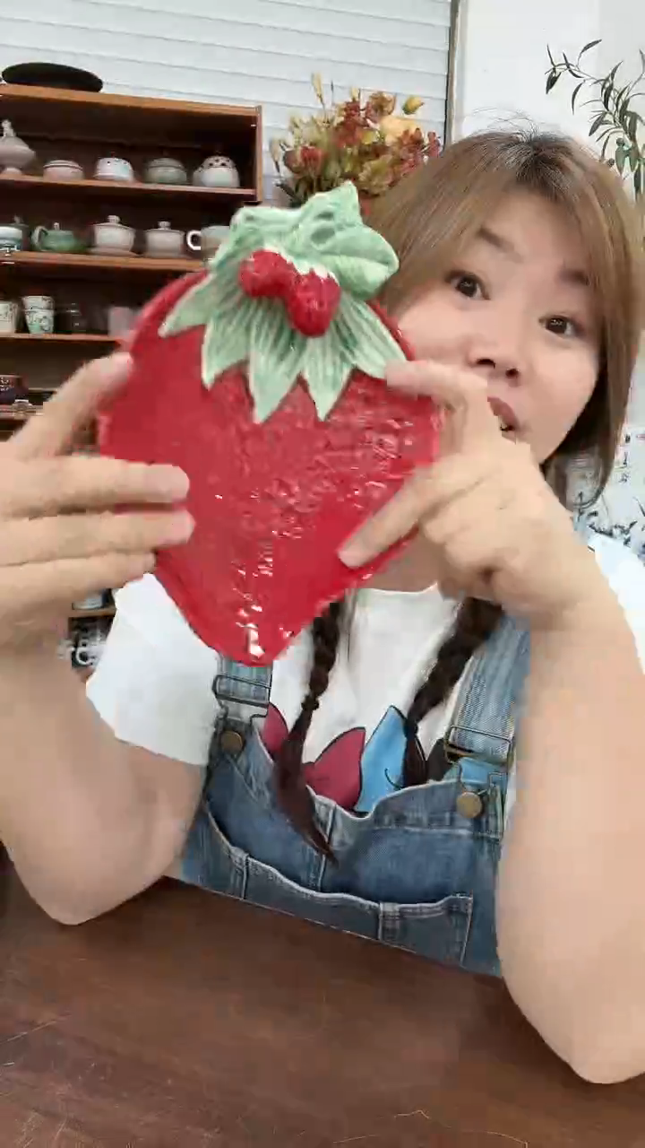 搪瓷草莓立体浮雕盘，，，