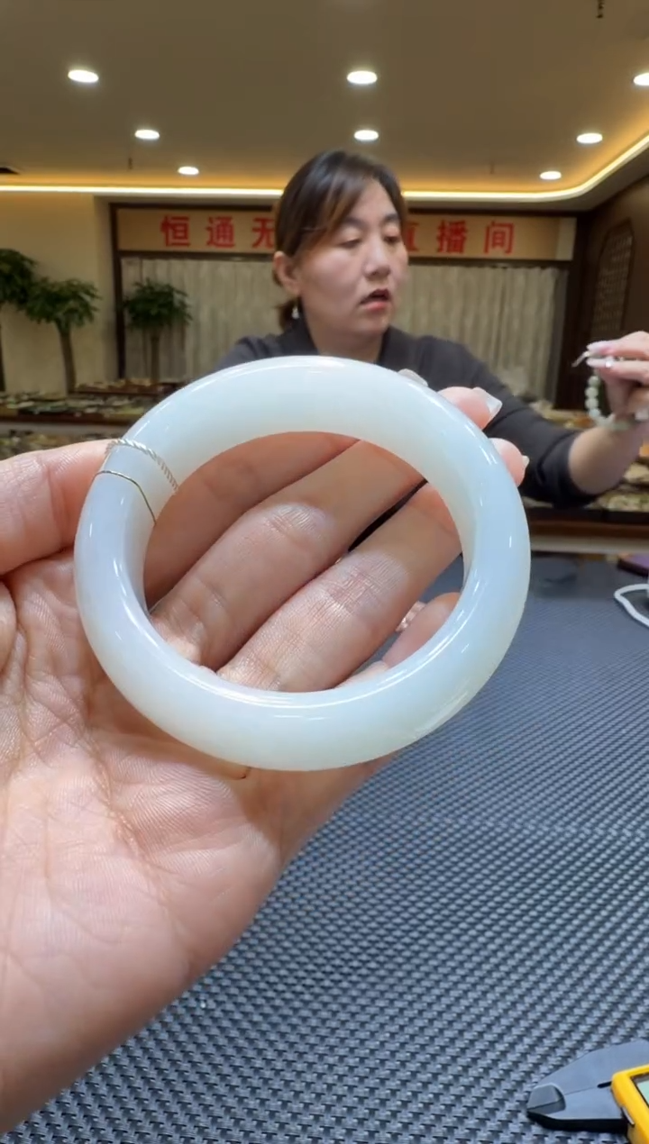 颈饰未镶嵌和田玉手镯54