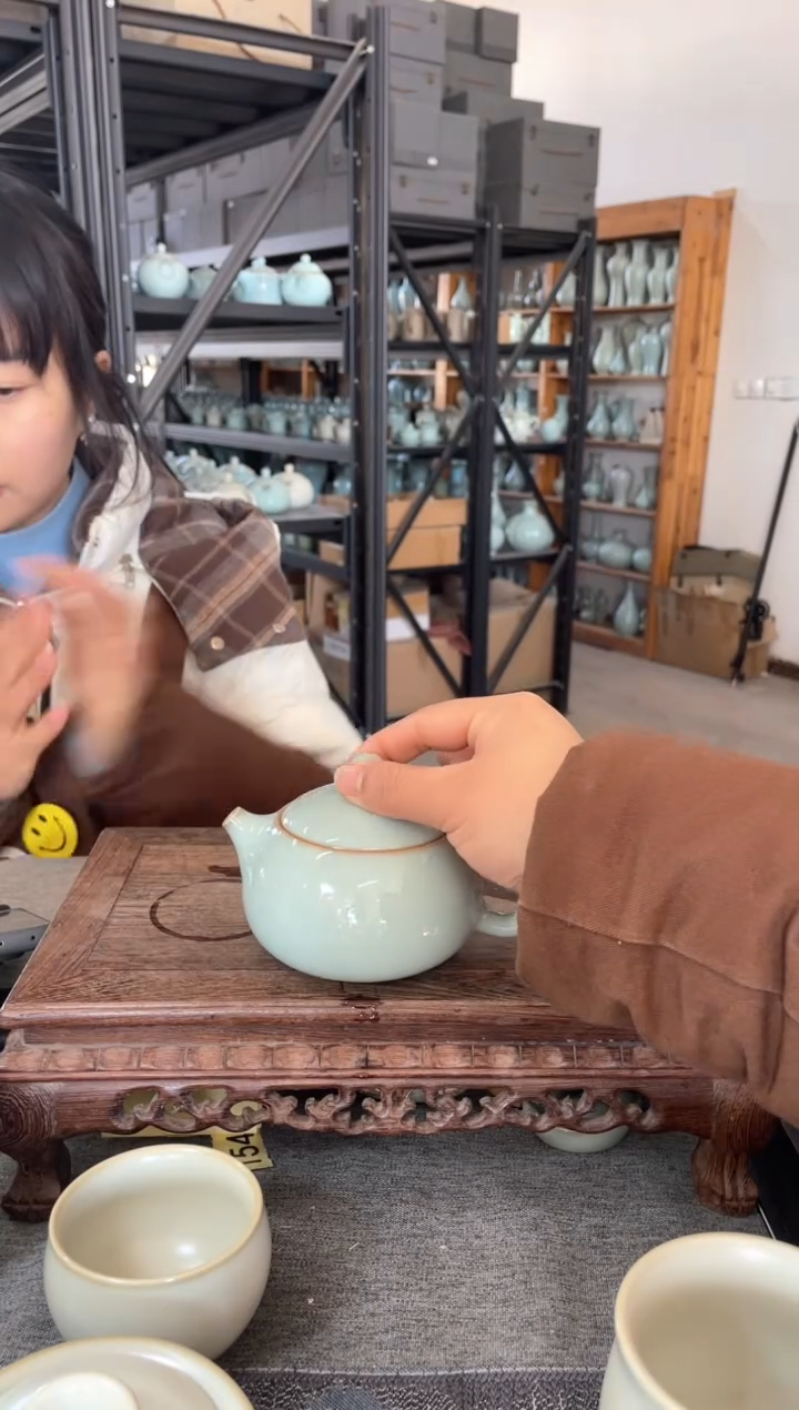 【闪购商品】瓷片微瑕无礼盒天青西施壶