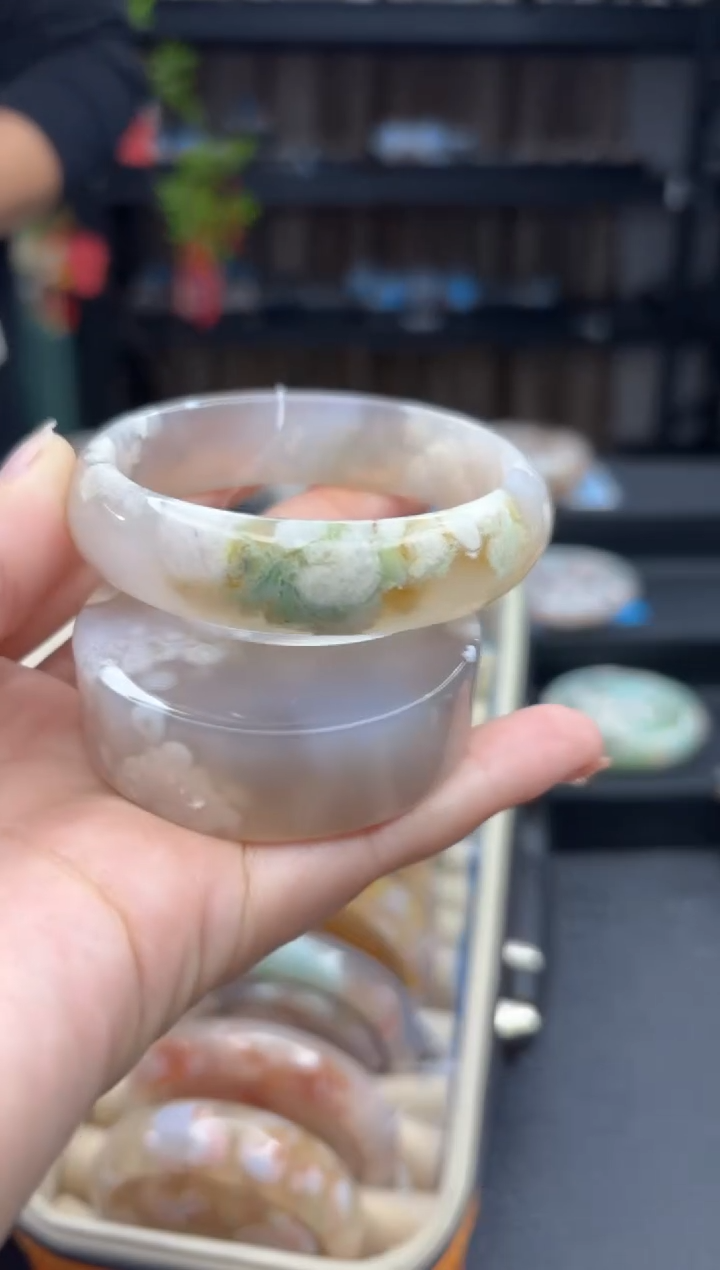 【闪购商品】石英质玉手镯未镶嵌449（52圈赠送镯心）