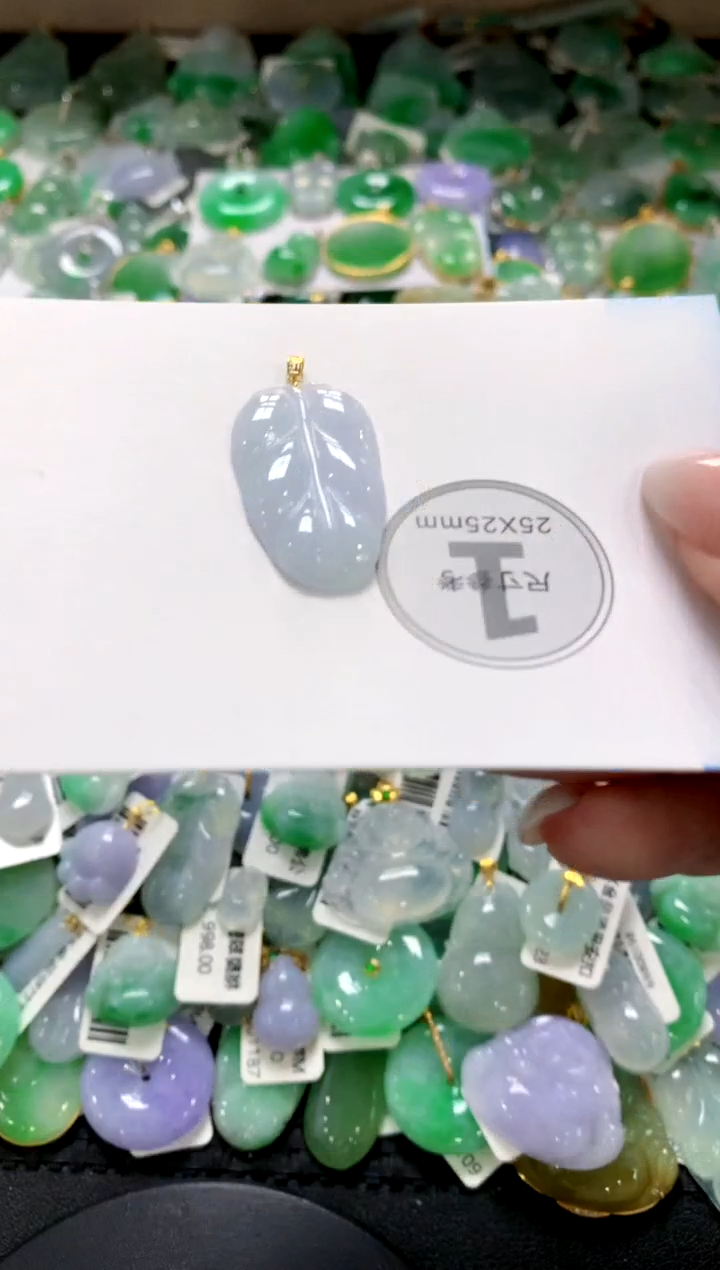 翡翠18K金镶嵌颈饰1111111111111111