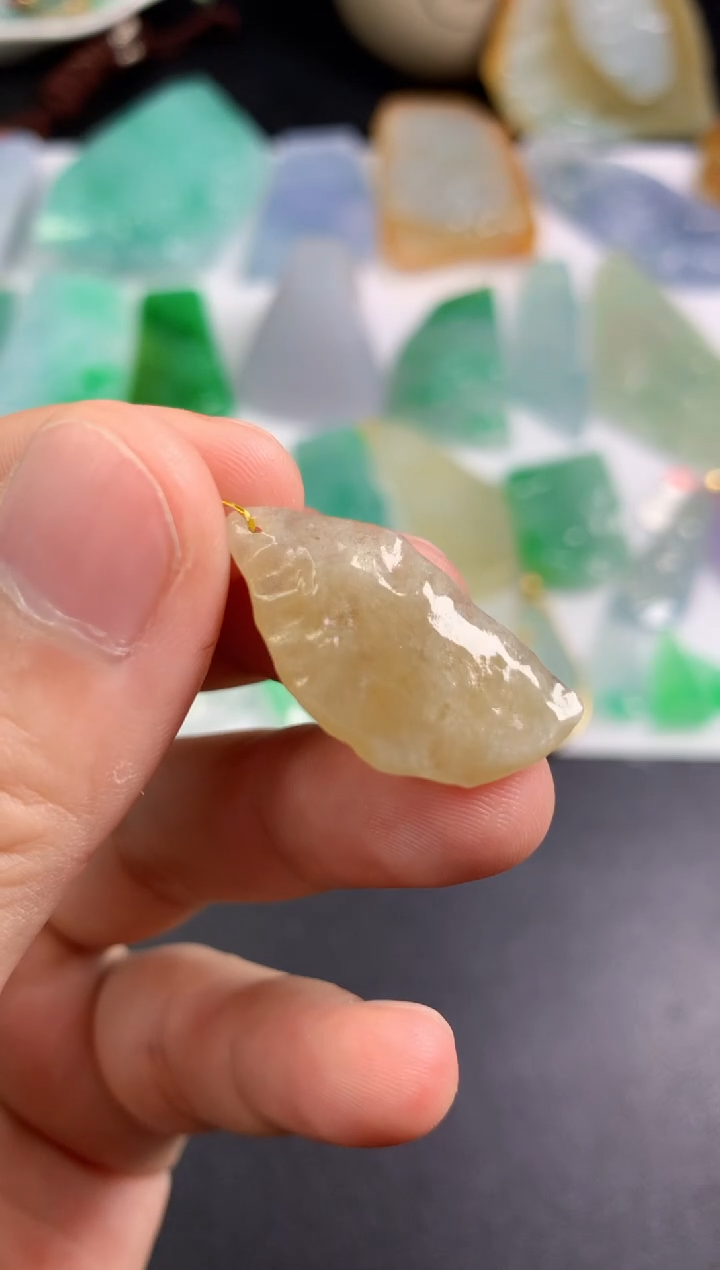 颈饰未镶嵌翡翠   