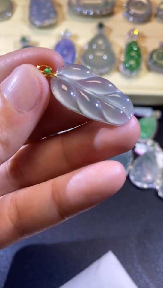 【闪购商品】翡翠吊坠(不含链)18K金镶嵌缅甸天然A货翡翠