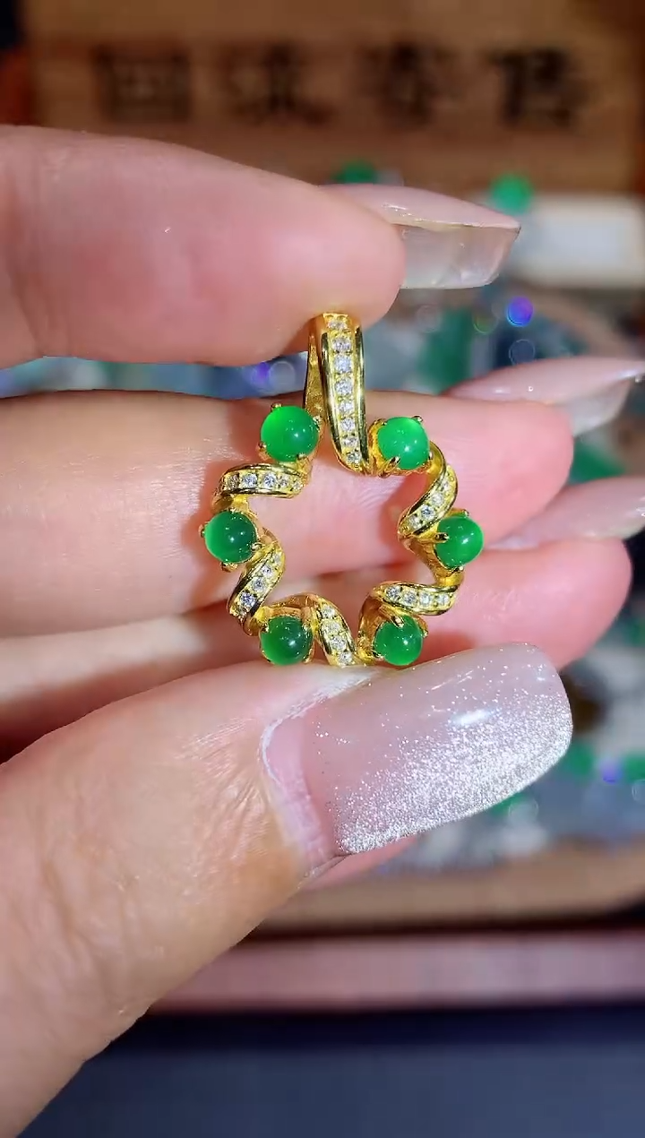 【闪购商品】翡翠未镶嵌颈饰多人多样性随机发货1件