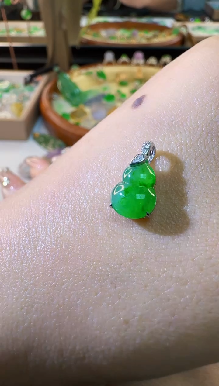 【闪购商品】翡翠颈饰18K金镶嵌缅甸A货翡翠吊坠