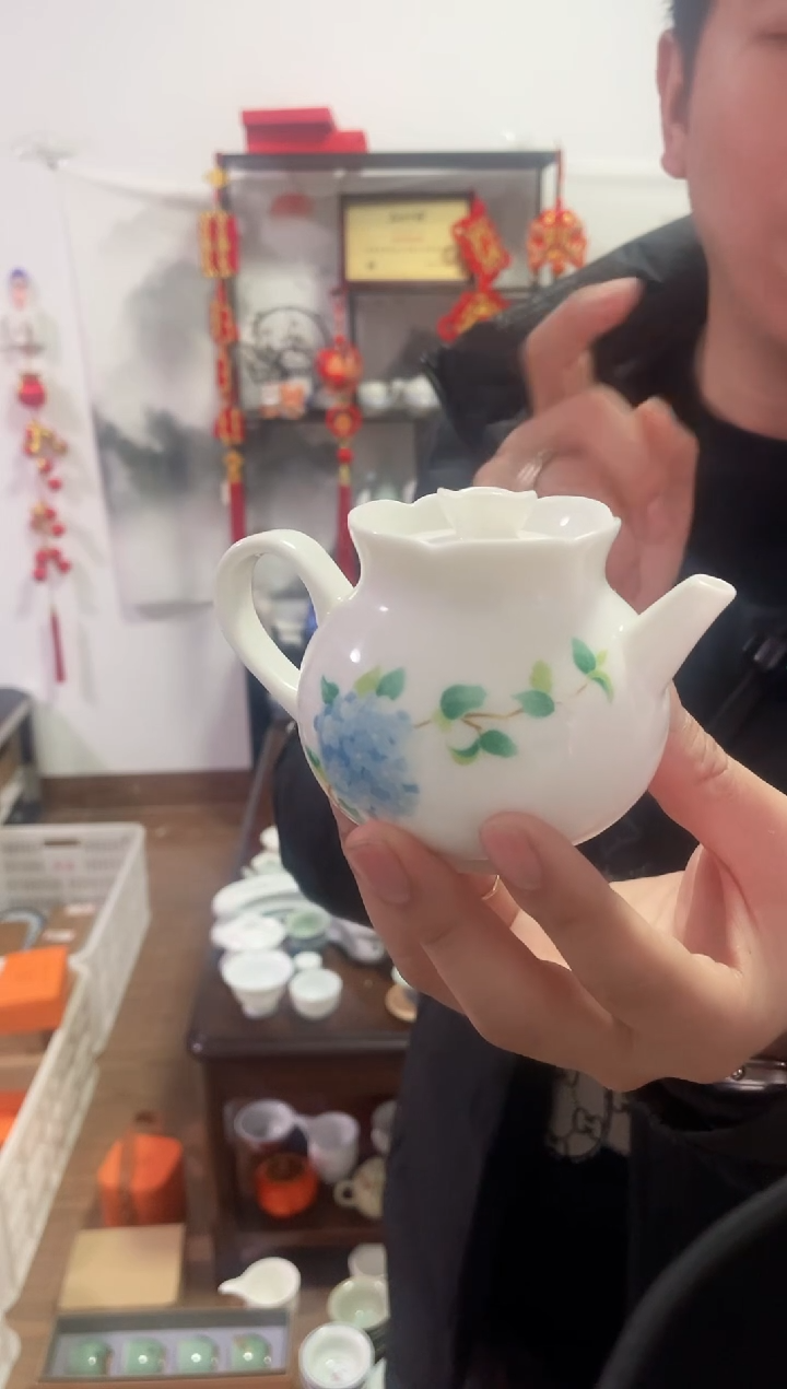 【闪购商品】【瓷心匠物】直播间福利专款绣球花花口壶白