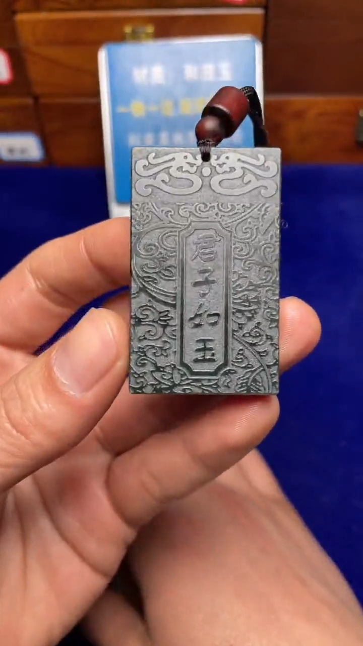 未镶嵌和田玉挂件金***机和田玉