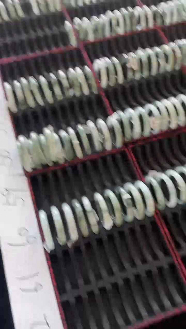 石英质玉（天山翠）手镯未镶嵌771