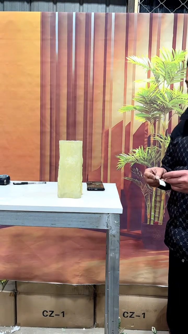 【闪购商品】玻璃030奶黄色花瓶