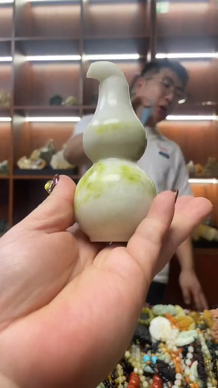 未镶嵌蛇纹石玉手把多样性发货发其中一件