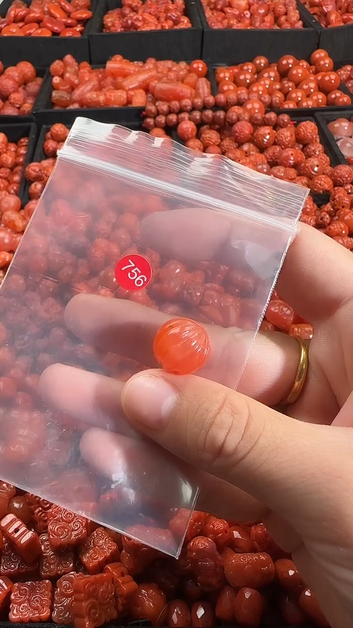 颈饰未镶嵌南红玛瑙1