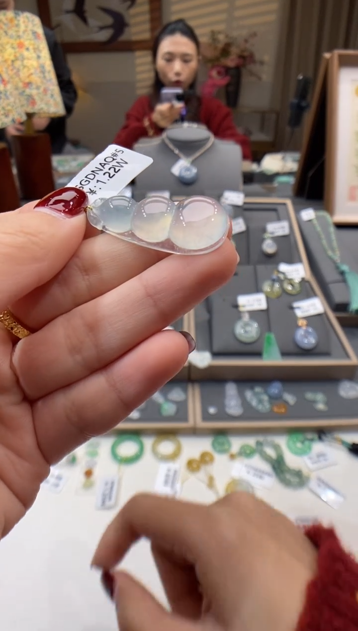 【闪购商品】翡翠颈饰未镶嵌豆子