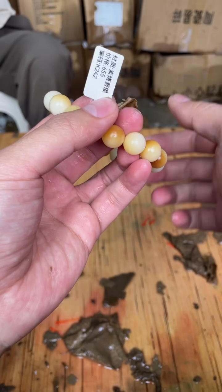 木质非金属捧月文创福利闪购商品无礼盒