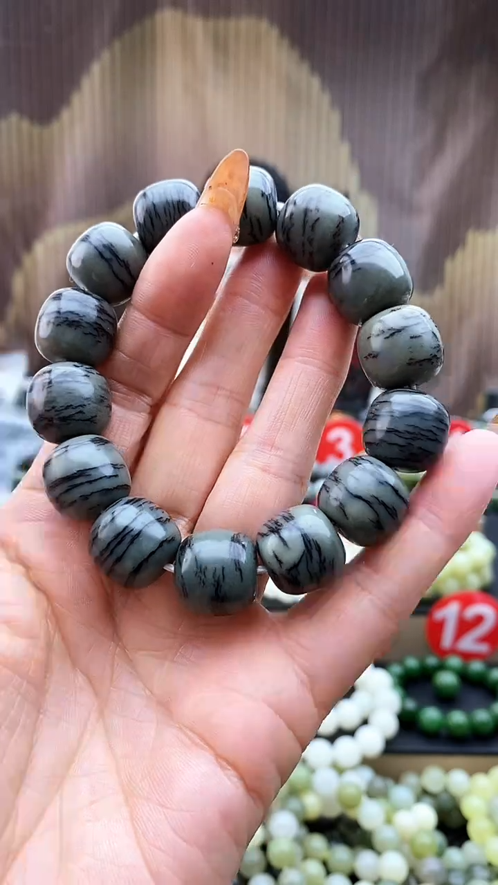 未镶嵌手串和田玉沙枣青虎皮纹16