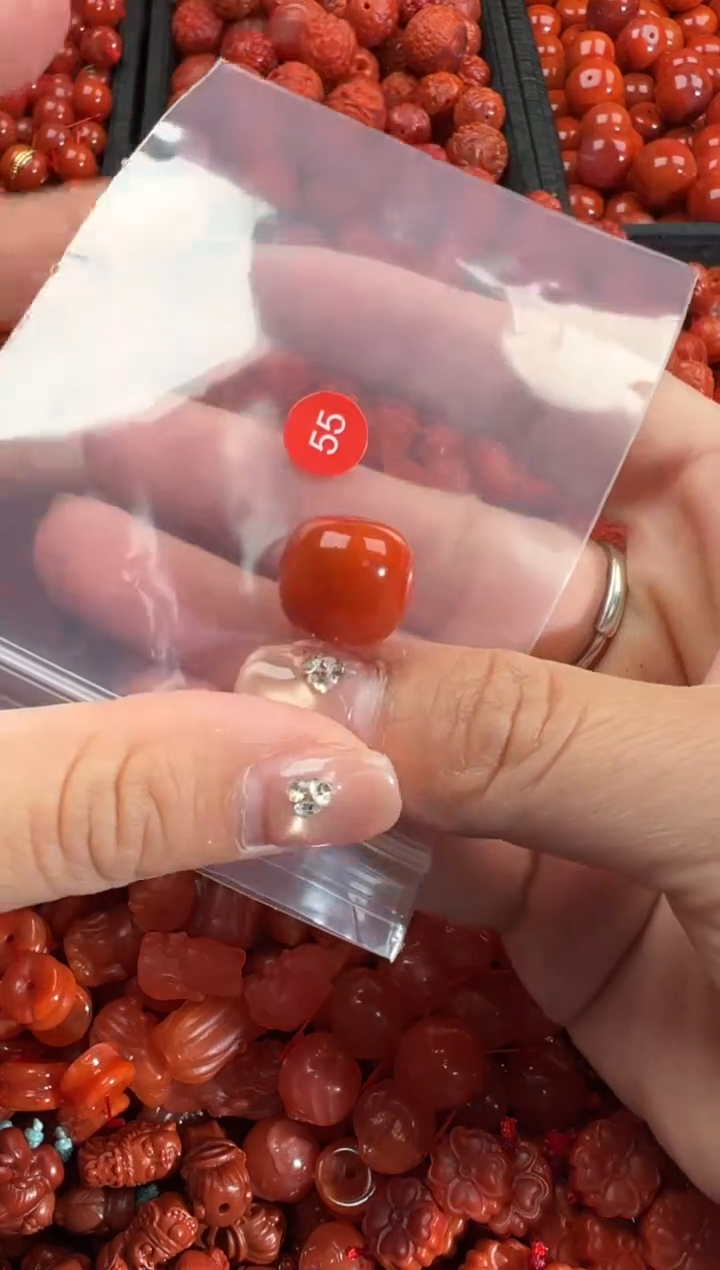 南红玛瑙未镶嵌颈饰1